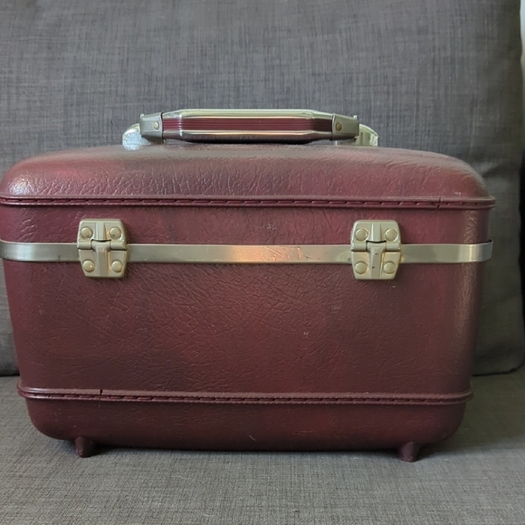 Vintage Burgundy Travel Case American Tourister With Working Lock - Picture 3 of 11